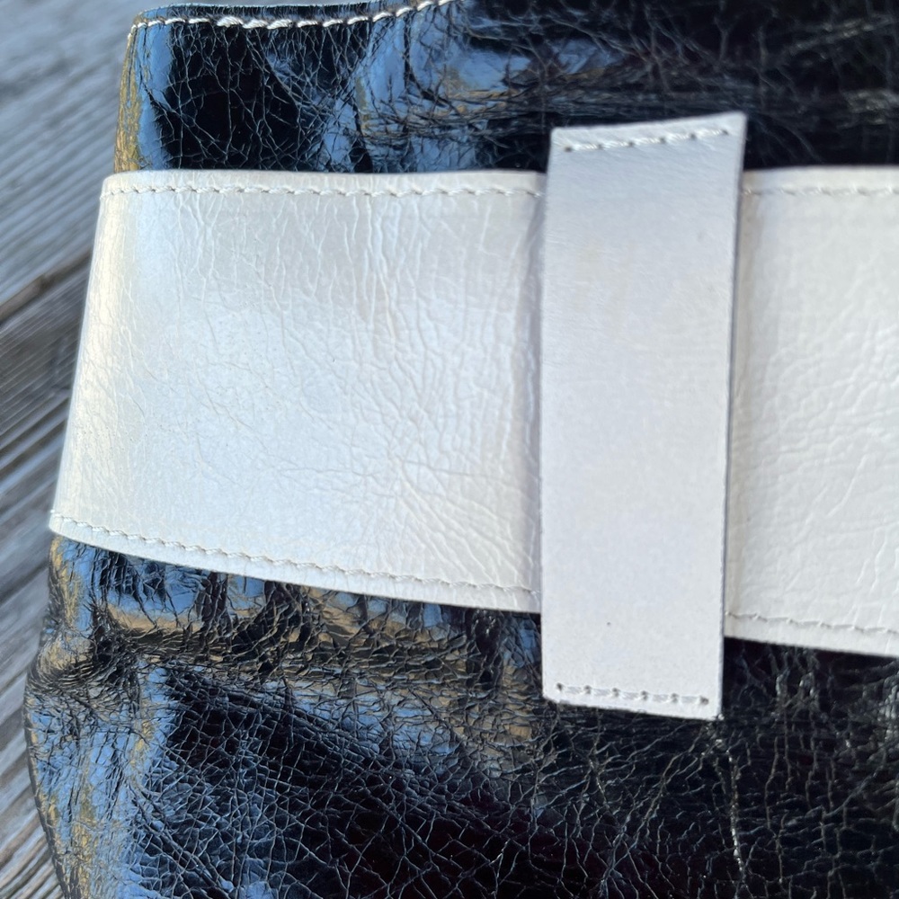 ROBERT CANDONI BLACK AND WHITE LEATHER HANDBAG, statement BOW - Picture 8 of 8